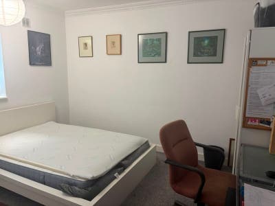 Large  Double Bedroom in Harrow Main Photo