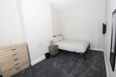 Modern 5 bed house share at 86 Samuel St Main Photo