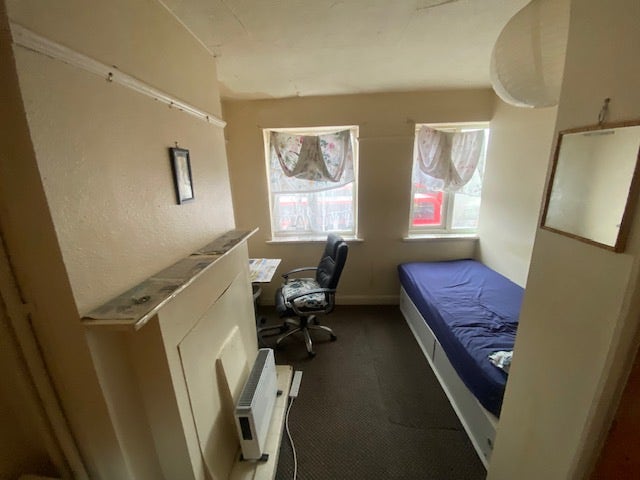 Rooms for Rent Near Heathrow-Single Room in Hayes Main Photo