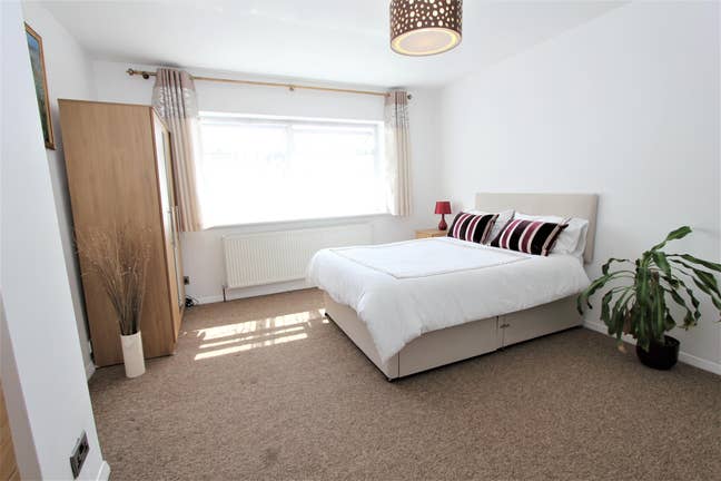Large  DBLE  Rm  &pound;795pcm   TW15 Main Photo