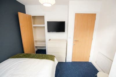 Lovely furnished room in East Reading Main Photo