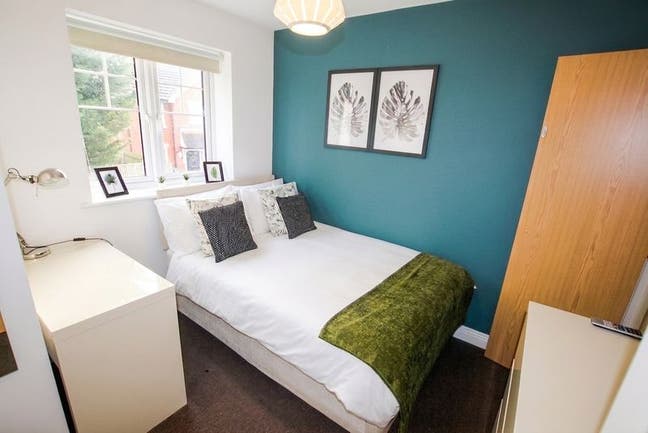 Lovely furnished room in East Reading Main Photo