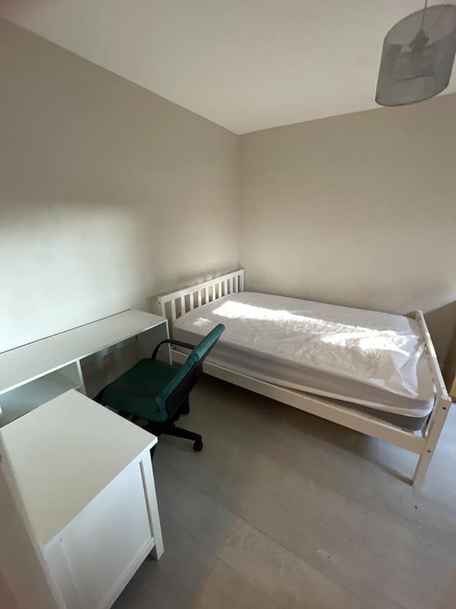Double bedroom for rent - Kingston Upon Thames  Main Photo