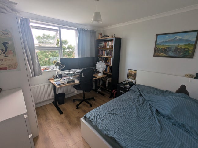 Bright furnished double room in student house Main Photo