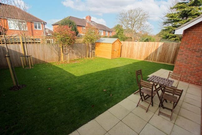 Lovely furnished room in East Reading Main Photo