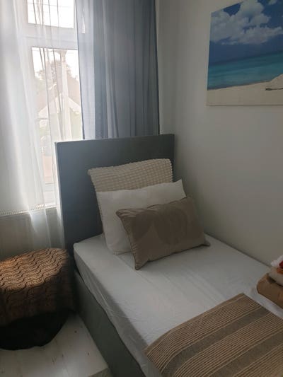 Single room in house available. Main Photo