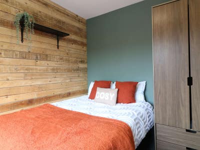 Ensuite Rooms Available 🏡 Haydon Road Main Photo