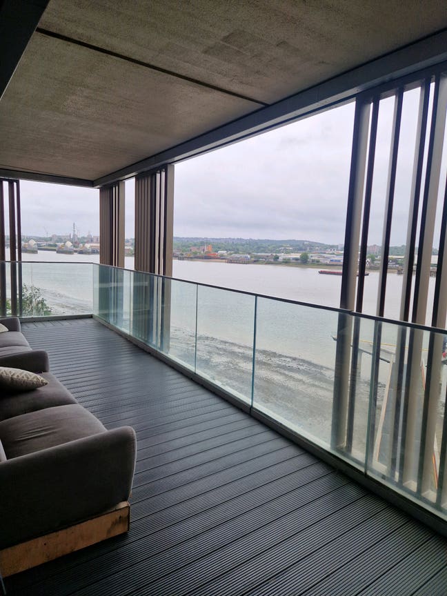Ensuite Room in Royal Wharf  - Stunning River View Main Photo
