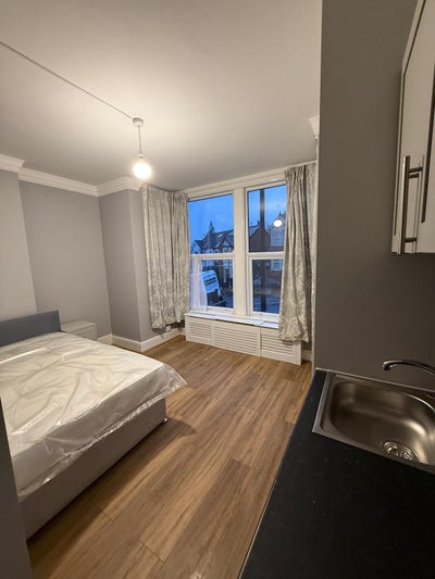 Furnished studio Flat in-High Wycombe (HP13) Main Photo