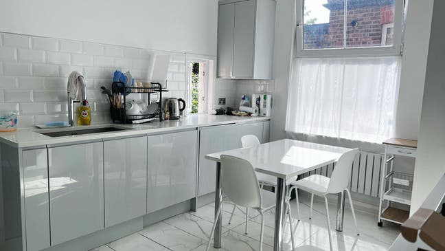 Stunning 3-Bed, 2-Bath Apartment | Chiswick W4 Main Photo