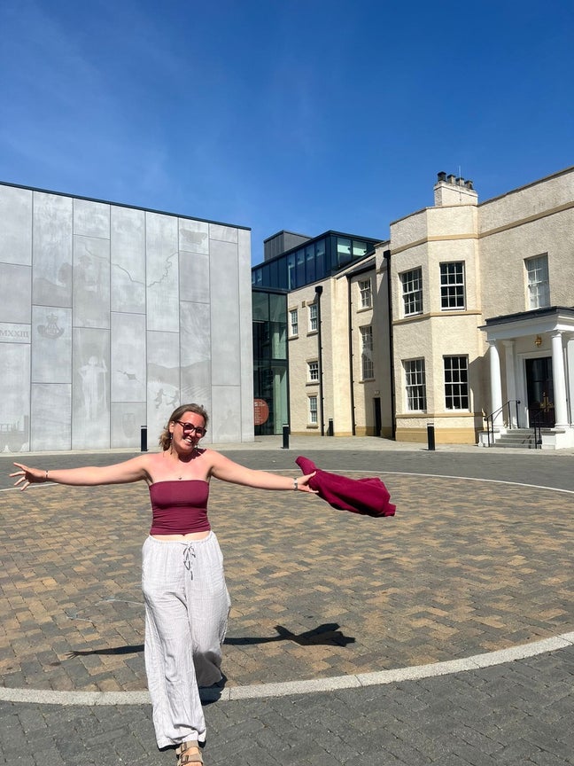 Hello!!! I am Roisin, a recent Durham grad mo... Main Photo