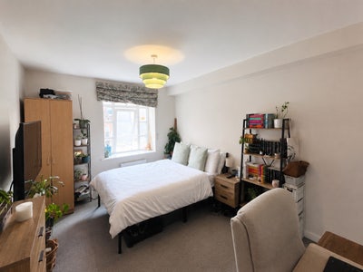 En-suite Double Room Centre Of Cheltenham  Main Photo