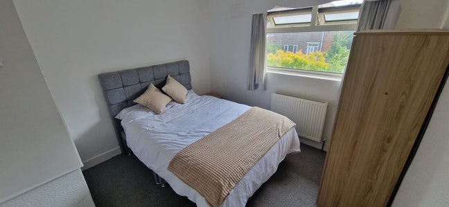 Large Double Room In Shared House S2 Main Photo