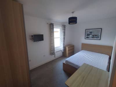 1 Room in 3 Bed Flat Main Photo
