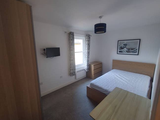 1 Room in 3 Bed Flat Main Photo