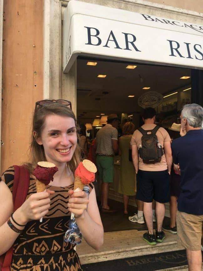 Friendly female looking for cozy house-share Main Photo