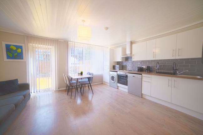 4 Bright Double Room  Garden Near Canary Wharf 🚆✨ Main Photo