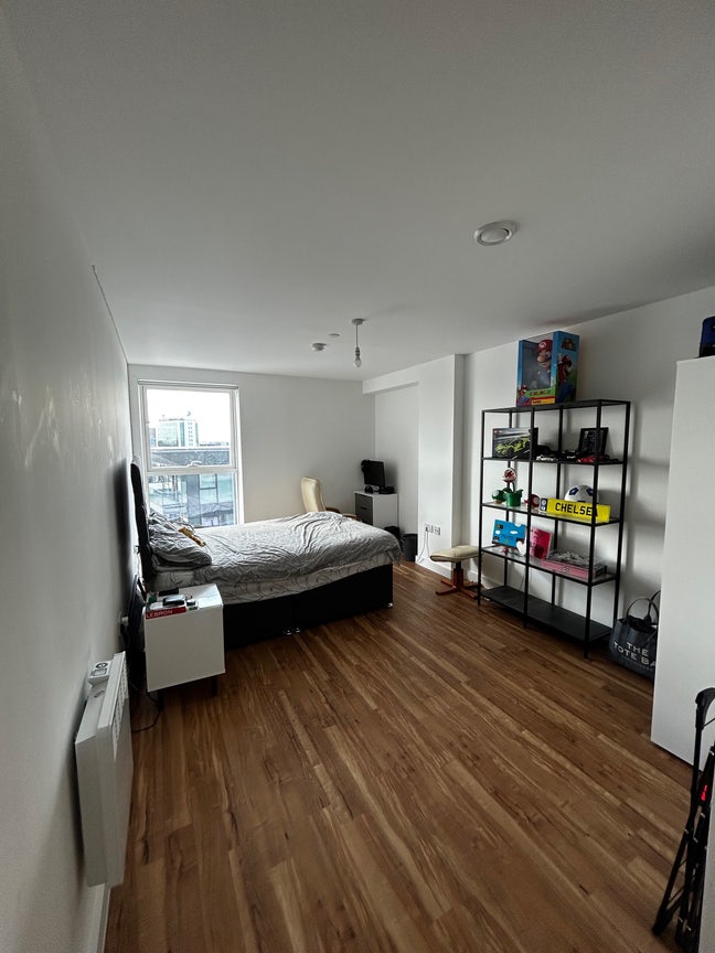 Spacious En-Suite Double Room Available - M16 Main Photo