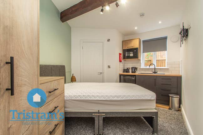 Beautifully Refurbished Studio Main Photo
