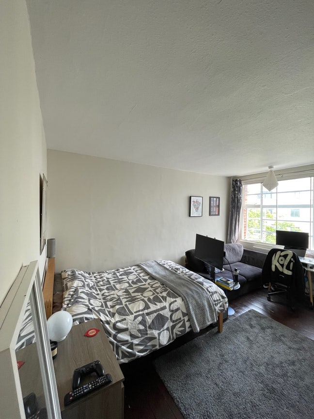 Large Double, Short term Sublet: 3/09/26 -13/09/26 Main Photo