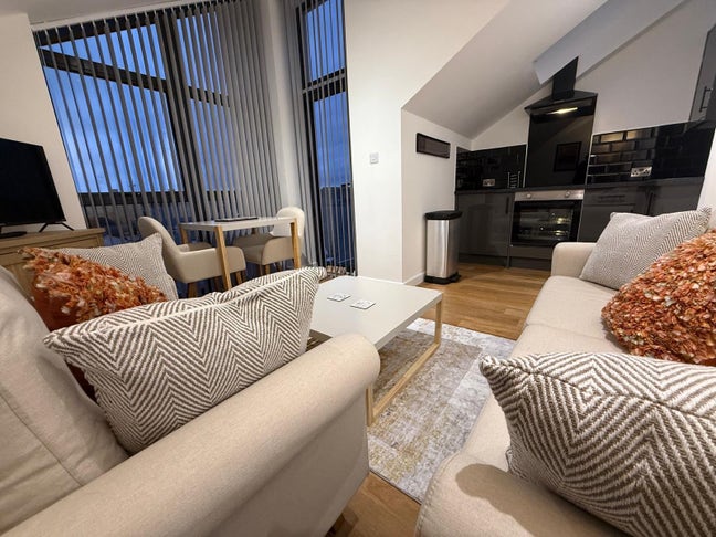 3 separate luxury apartments in one property. Main Photo