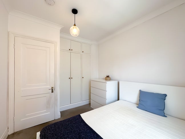 Lovely Double room 5 min from Bayswater Station Main Photo