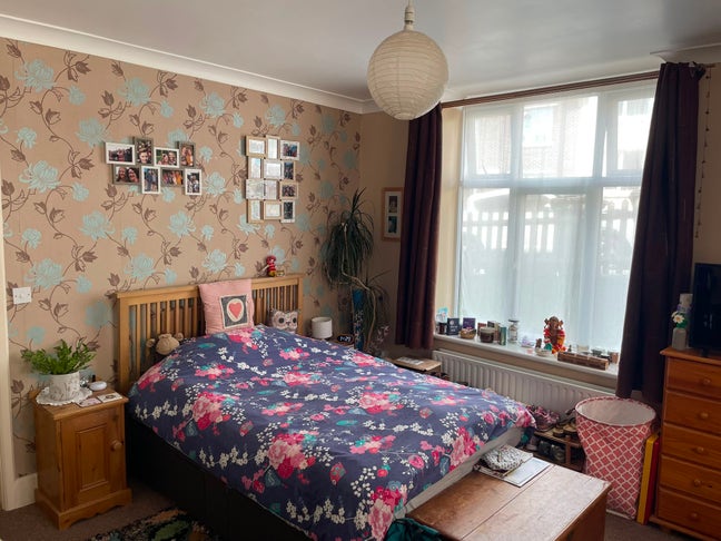 Large room to rent -Bills included Main Photo