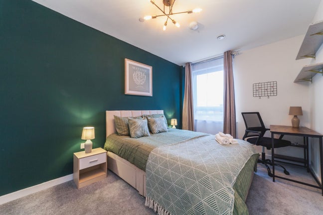 Spacious Newbuilt Ensuite Room - All bills incl  Main Photo