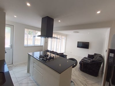 3 bedroom + study/office room house in colindale Main Photo
