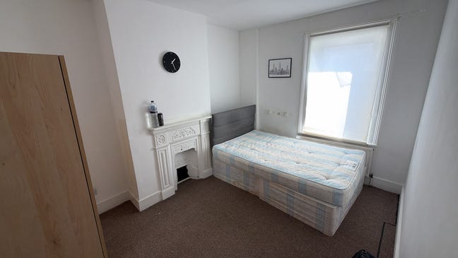 DSS - Double Room Available in Cheshunt EN8 Main Photo