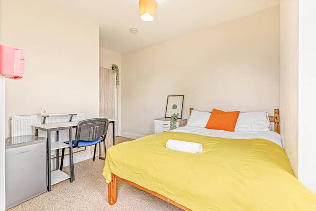 🌟Premium Large Rooms!! BN2 Perfect Location!! Main Photo