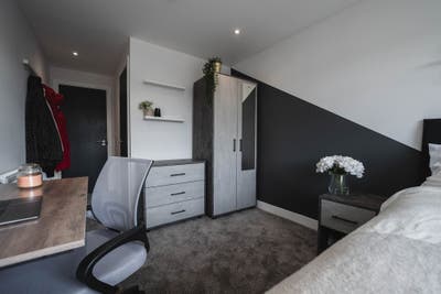✨ Double En-Suite Room Available In Rochdale 🕺 Main Photo