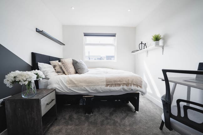 ✨ Double En-Suite Room Available In Rochdale 🕺 Main Photo