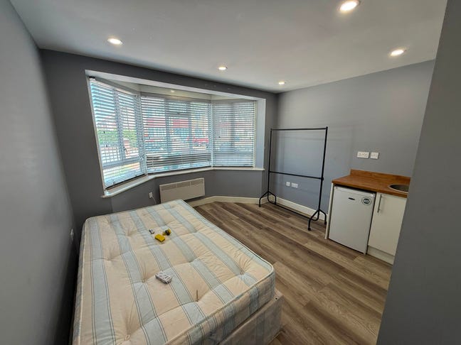 DSS-Studio Flat Available in Northolt Ealing UB5 Main Photo