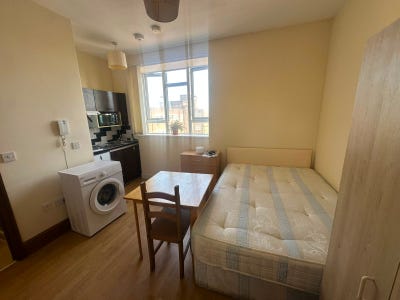 DSS-Self-Contained Studio Available in Mitcham CR4 Main Photo