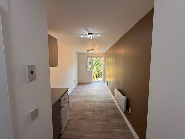 DSS-Studio Flat Available in Hayes Hillingdon UB4 Main Photo