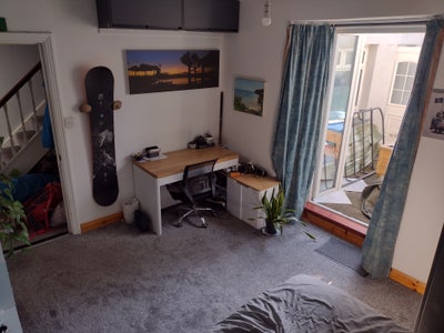 Large double room with own privet parking space Main Photo