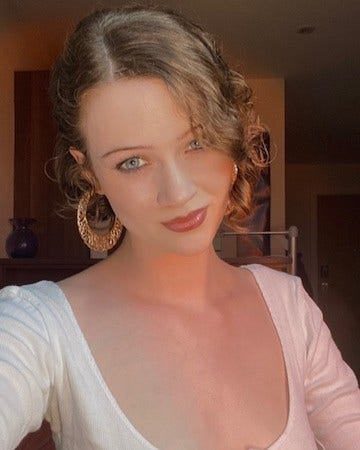Costume designer looking for female flat share Main Photo