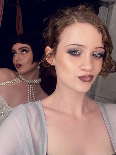 Looking for girls to share with! Main Photo