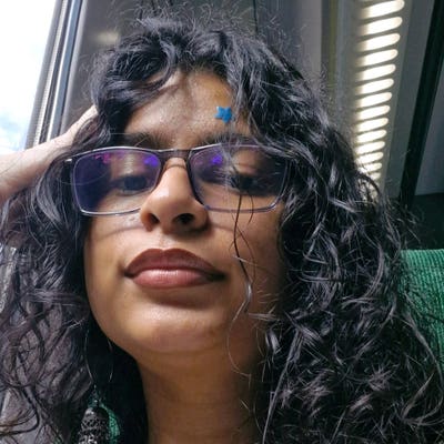 I am a professional female aged 25. I am look... Main Photo