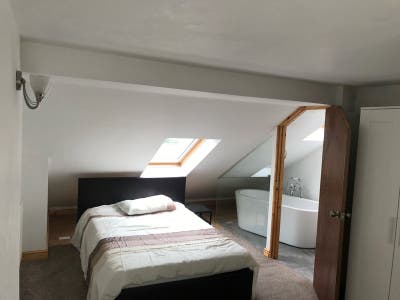 En-Suite Double Room to Let in Bromley BR2 Main Photo