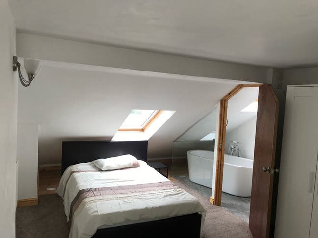 En-Suite Double Room to Let in Bromley BR2 Main Photo