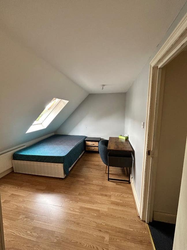 Loft Double Room Available  Main Photo