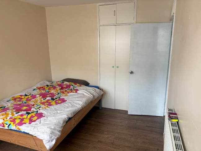 Two Rooms Available in a Same House Main Photo