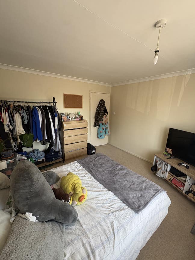 Unfurnished double room available Main Photo