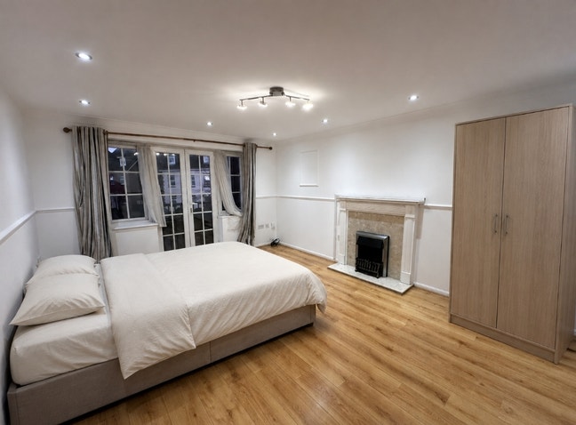 Double room available with all bills included Main Photo