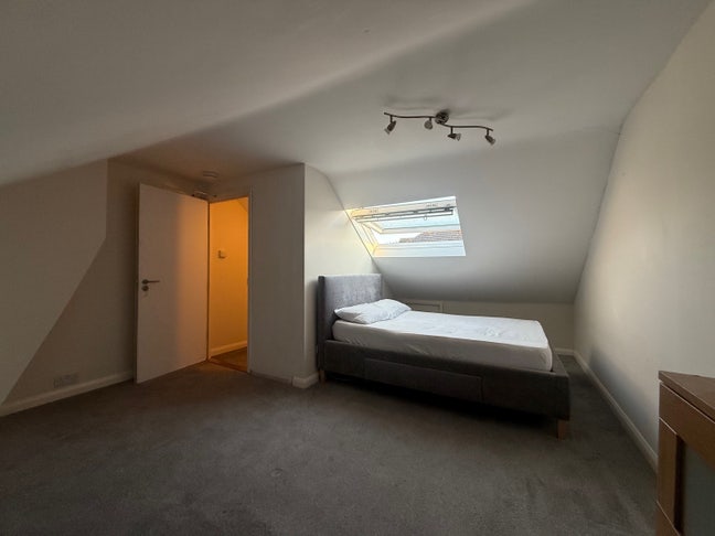Spacious Rooms to rent! Main Photo