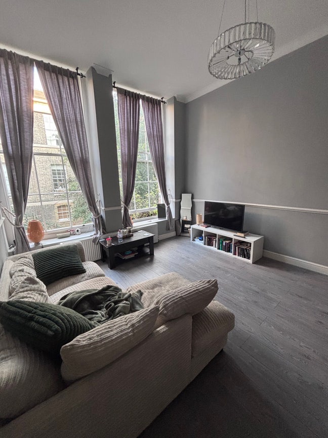 Lovely flat in Woolwich Main Photo