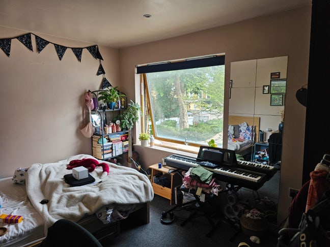 Double room in Bermondsey house Main Photo