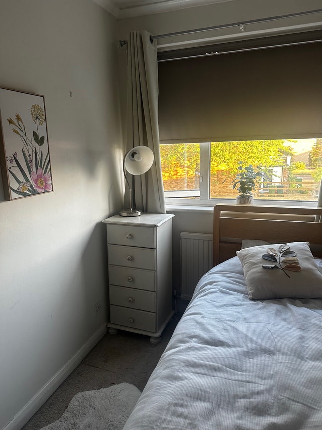 Single bed in room, Sunbury on Thames  Main Photo